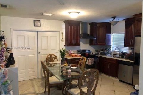 House in Fort Lauderdale, Florida 2 bedrooms, 94.3 sq.m. № 1369002 - photo 8