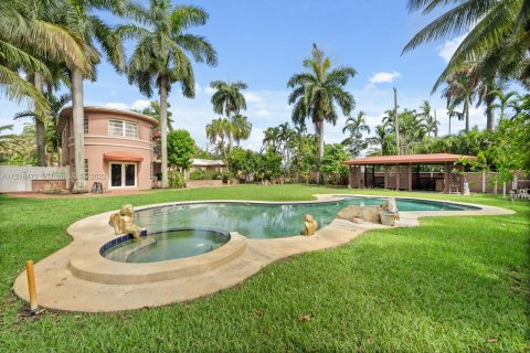 Купить виллу или дом в Майами, Флорида 5 спален, 311.78м2, № 15150 - фото 12