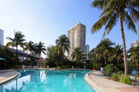 Condo in Sunny Isles Beach, Florida, 1 bedroom  № 938900 - photo 1