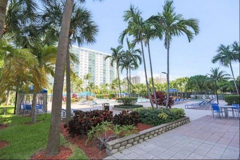 Condo in Sunny Isles Beach, Florida, 1 bedroom  № 938900 - photo 2