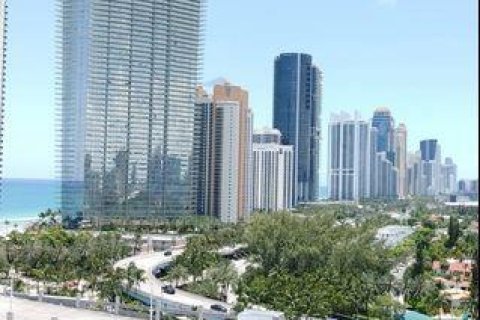 Condominio en venta en Sunny Isles Beach, Florida, 1 dormitorio, 93.37 m2 № 938900 - foto 3