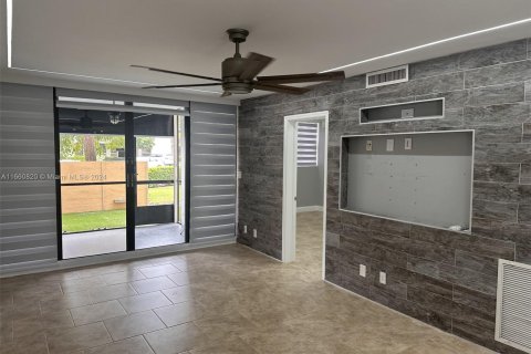 Copropriété à louer à Coral Springs, Floride: 2 chambres, 99.22 m2 № 1367201 - photo 10