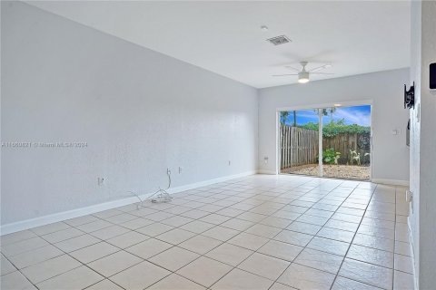 Adosado en alquiler en Cutler Bay, Florida, 3 dormitorios, 120.31 m2 № 1367202 - foto 16