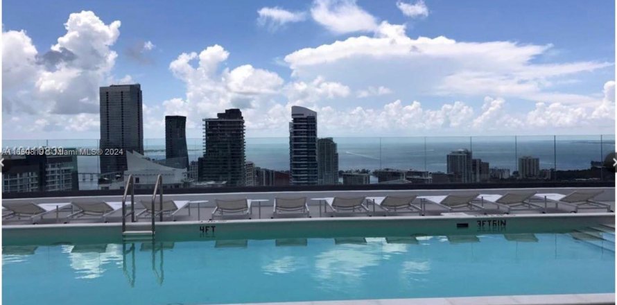 Condominio en Miami, Florida, 2 dormitorios  № 1367200