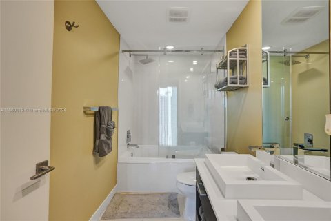 Condominio en venta en Miami, Florida, 2 dormitorios, 86.03 m2 № 1367200 - foto 20