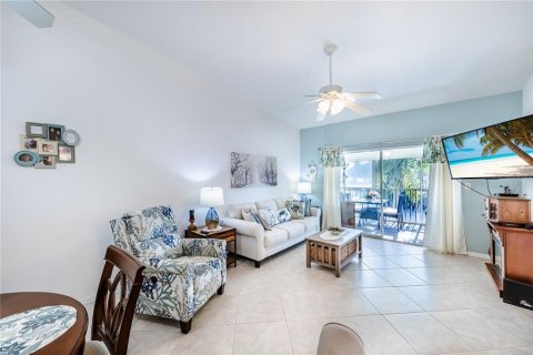 Condo in North Port, Florida, 2 bedrooms  № 1406814 - photo 13