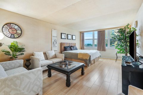 Condo in Hollywood, Florida, 2 bedrooms  № 998618 - photo 27