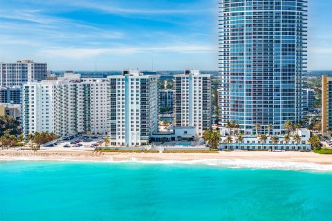 Condo in Hollywood, Florida, 2 bedrooms  № 998618 - photo 2