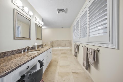 Townhouse in Palm Beach Gardens, Florida 3 bedrooms, 208.47 sq.m. № 996345 - photo 17