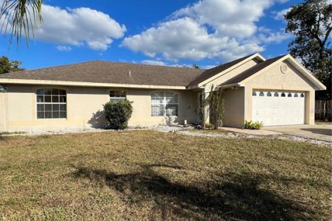 Villa ou maison à louer à Deltona, Floride: 3 chambres, 110.65 m2 № 1366558 - photo 1