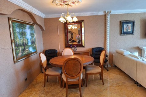 Condo in Sunny Isles Beach, Florida, 2 bedrooms  № 1172616 - photo 2