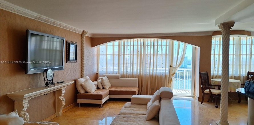 Condo in Sunny Isles Beach, Florida, 2 bedrooms  № 1172616