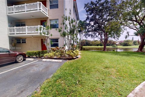 Copropriété à vendre à Lauderhill, Floride: 2 chambres, 99.41 m2 № 1271734 - photo 8