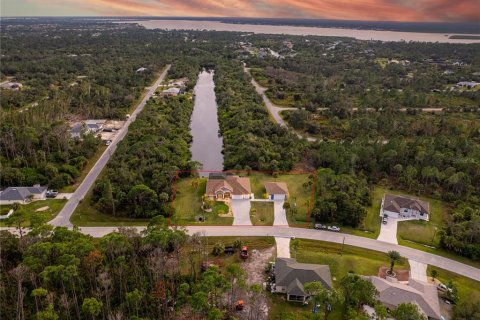 House in Port Charlotte, Florida 3 bedrooms, 205.13 sq.m. № 946169 - photo 24