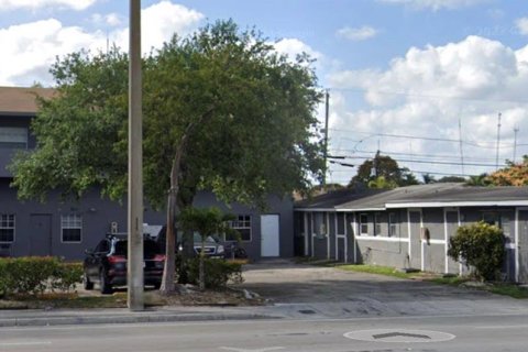 Commercial property in West Park, Florida 678.19 sq.m. № 588722 - photo 1