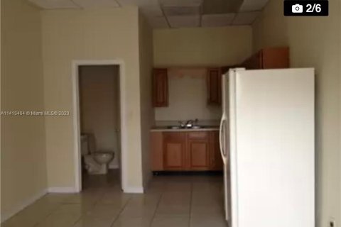 Commercial property in West Park, Florida 678.19 sq.m. № 588722 - photo 16