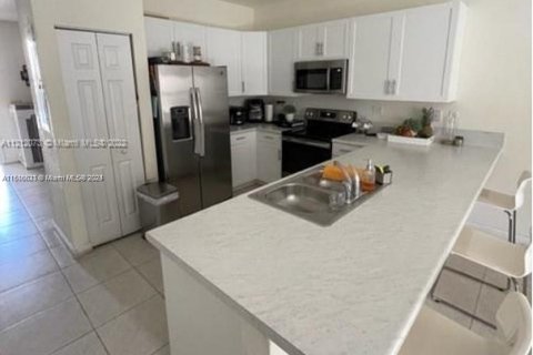 Villa ou maison à vendre à Hialeah, Floride: 3 chambres, 131.18 m2 № 954247 - photo 2