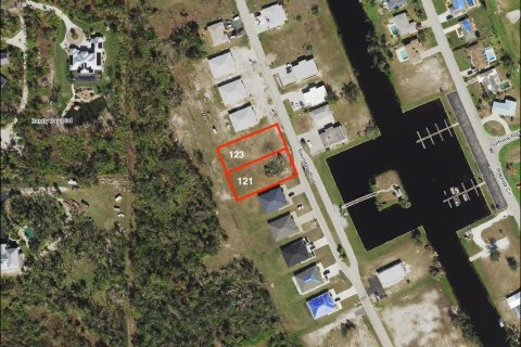 Terreno en venta en Rotonda, Florida № 1106796 - foto 1