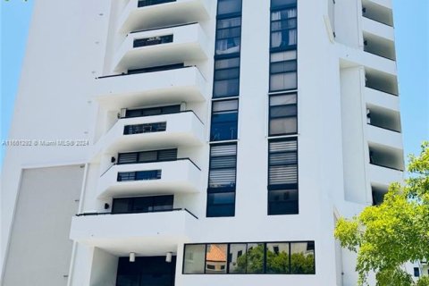 Condominio en venta en Coral Gables, Florida, 2 dormitorios, 89.19 m2 № 1367632 - foto 1