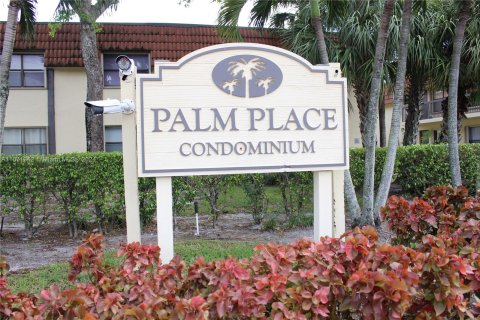 Condo in Pembroke Pines, Florida, 2 bedrooms  № 1393610 - photo 8