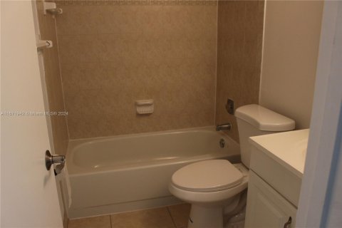 Condo in Pembroke Pines, Florida, 2 bedrooms  № 1393610 - photo 5