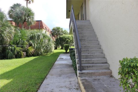 Condo in Pembroke Pines, Florida, 2 bedrooms  № 1393610 - photo 6