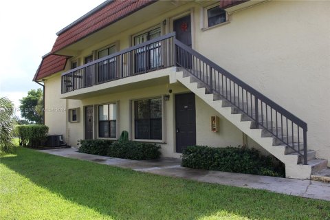 Condo in Pembroke Pines, Florida, 2 bedrooms  № 1393610 - photo 7