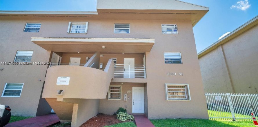 Condo in Hialeah, Florida, 2 bedrooms  № 1393572