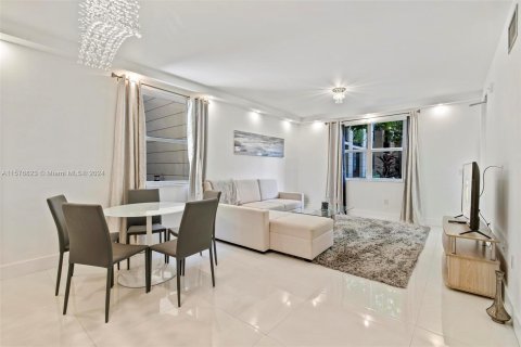 Condo in Sunny Isles Beach, Florida, 2 bedrooms  № 1145688 - photo 4