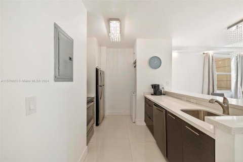 Condo in Sunny Isles Beach, Florida, 2 bedrooms  № 1145688 - photo 8