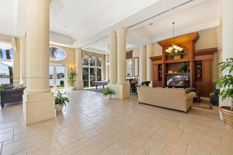 Condo in Sunny Isles Beach, Florida, 2 bedrooms  № 1145688 - photo 25