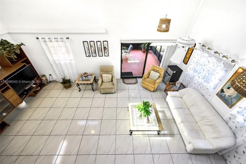 House in Miami, Florida 4 bedrooms, 252.69 sq.m. № 1206902 - photo 25