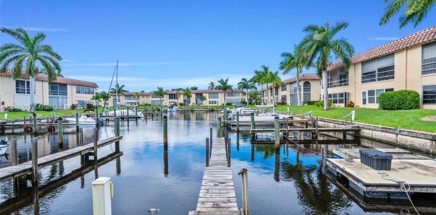 Condo in Stuart, Florida, 1 bedroom  № 1393570