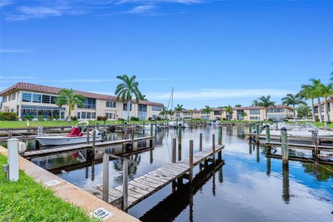 Condo in Stuart, Florida, 1 bedroom  № 1393570 - photo 18