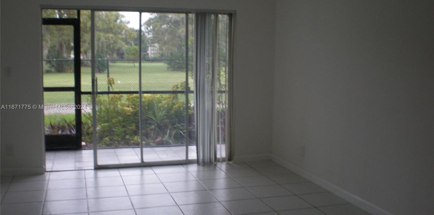 Condo in Tamarac, Florida, 2 bedrooms  № 1393523