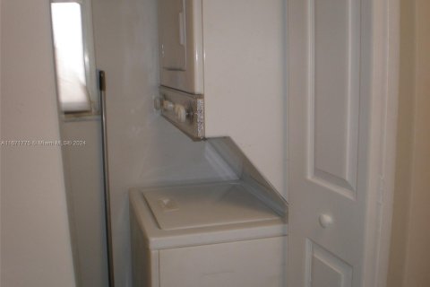 Condo in Tamarac, Florida, 2 bedrooms  № 1393523 - photo 5