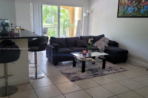 Condo in Pembroke Pines, Florida, 2 bedrooms  № 1393569 - photo 7