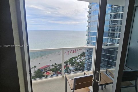 Studio in the Condo in Sunny Isles Beach, Florida  № 1230714 - photo 5