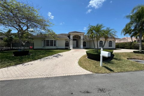 Casa en venta en Miami, Florida, 4 dormitorios, 307.51 m2 № 1293040 - foto 1