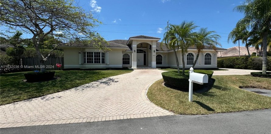 Casa en Miami, Florida 4 dormitorios, 307.51 m2 № 1293040