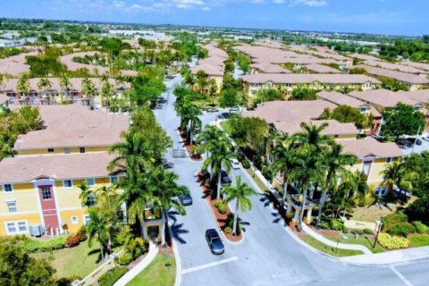 Copropriété à vendre à Royal Palm Beach, Floride: 3 chambres, 141.58 m2 № 924409 - photo 1