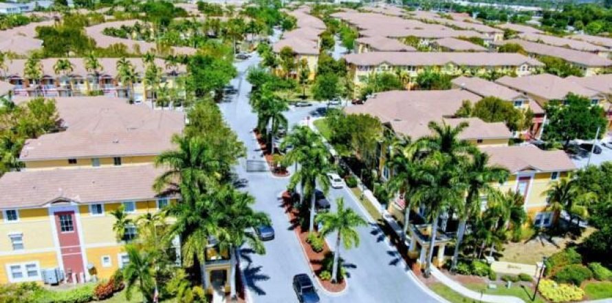 Condominio en Royal Palm Beach, Florida, 3 dormitorios  № 924409