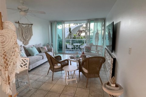 Condo in Deerfield Beach, Florida, 1 bedroom  № 1146637 - photo 24