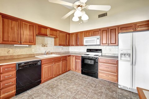 Condo in Hutchinson Island South, Florida, 2 bedrooms  № 1097605 - photo 20