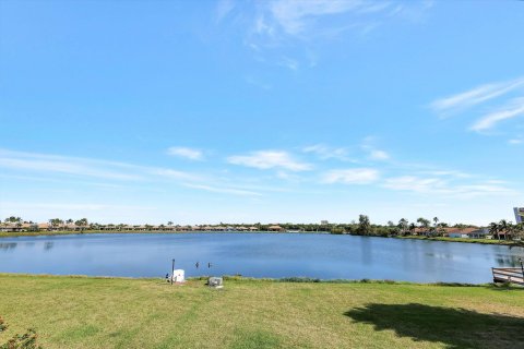 Copropriété à vendre à Hutchinson Island South, Floride: 2 chambres, 121.24 m2 № 1097605 - photo 27