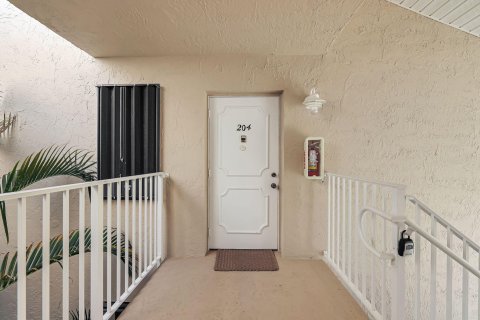 Condo in Hutchinson Island South, Florida, 2 bedrooms  № 1097605 - photo 25