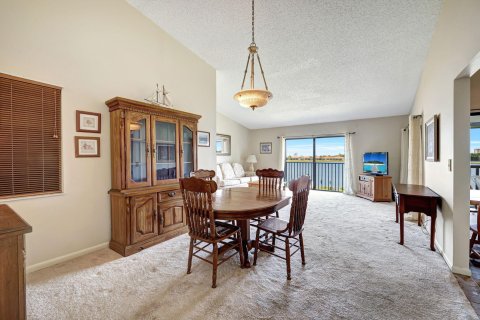 Condo in Hutchinson Island South, Florida, 2 bedrooms  № 1097605 - photo 23