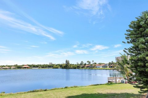 Condo in Hutchinson Island South, Florida, 2 bedrooms  № 1097605 - photo 26