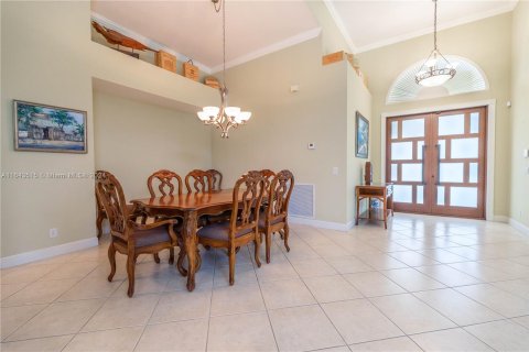 House in Coral Springs, Florida 4 bedrooms, 256.41 sq.m. № 1367239 - photo 10