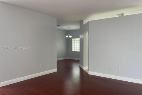 Casa en venta en Miami, Florida, 3 dormitorios, 141.77 m2 № 1362704 - foto 5